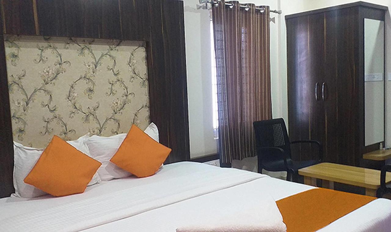 Royal Blue Meridian Inn Bangalore Exteriör bild