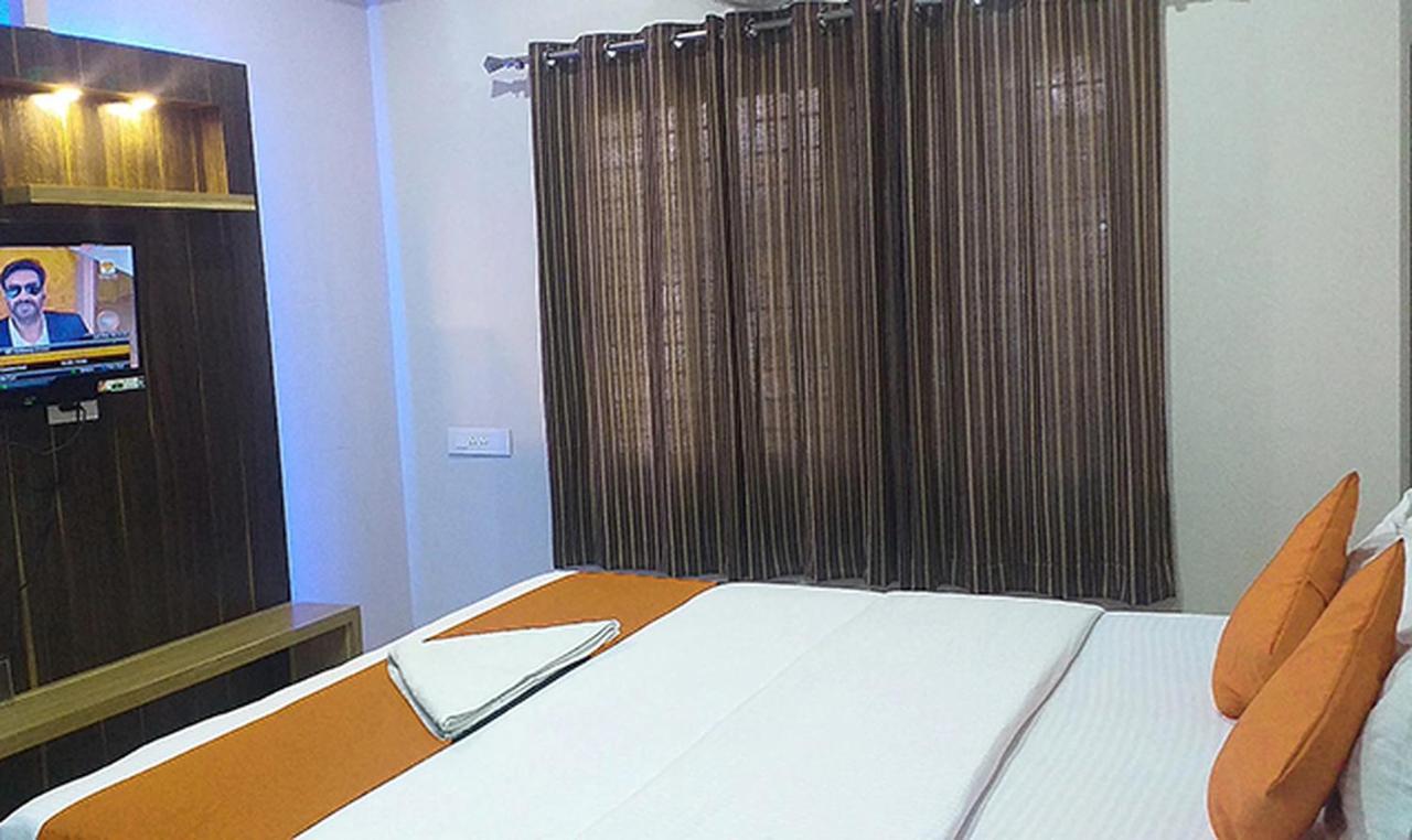 Royal Blue Meridian Inn Bangalore Exteriör bild